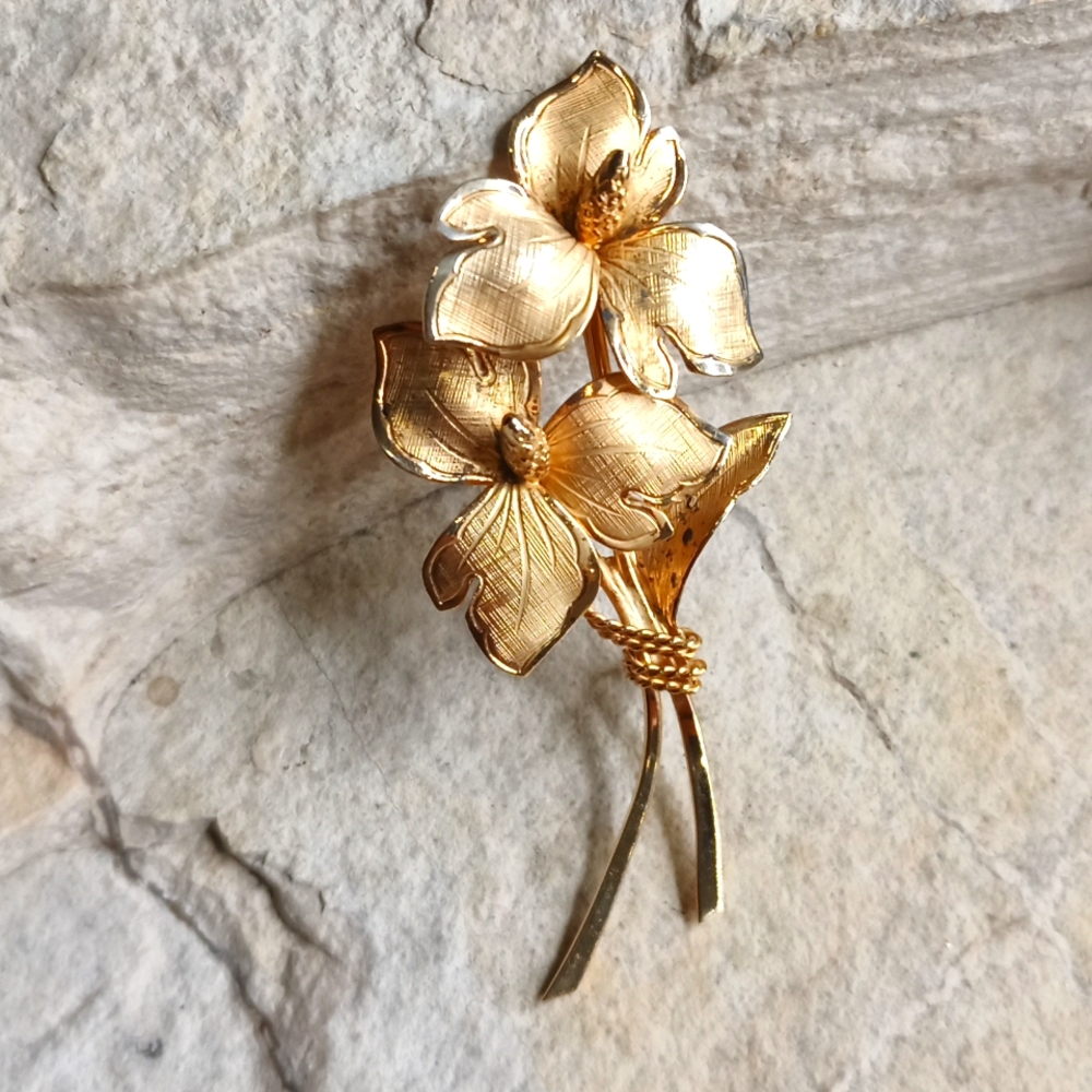Signed BB 120/12K gold filled vintage brooch